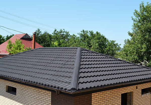 Композитная черепица QueenTile Standard Black 6-тайловый лист — изображение 4